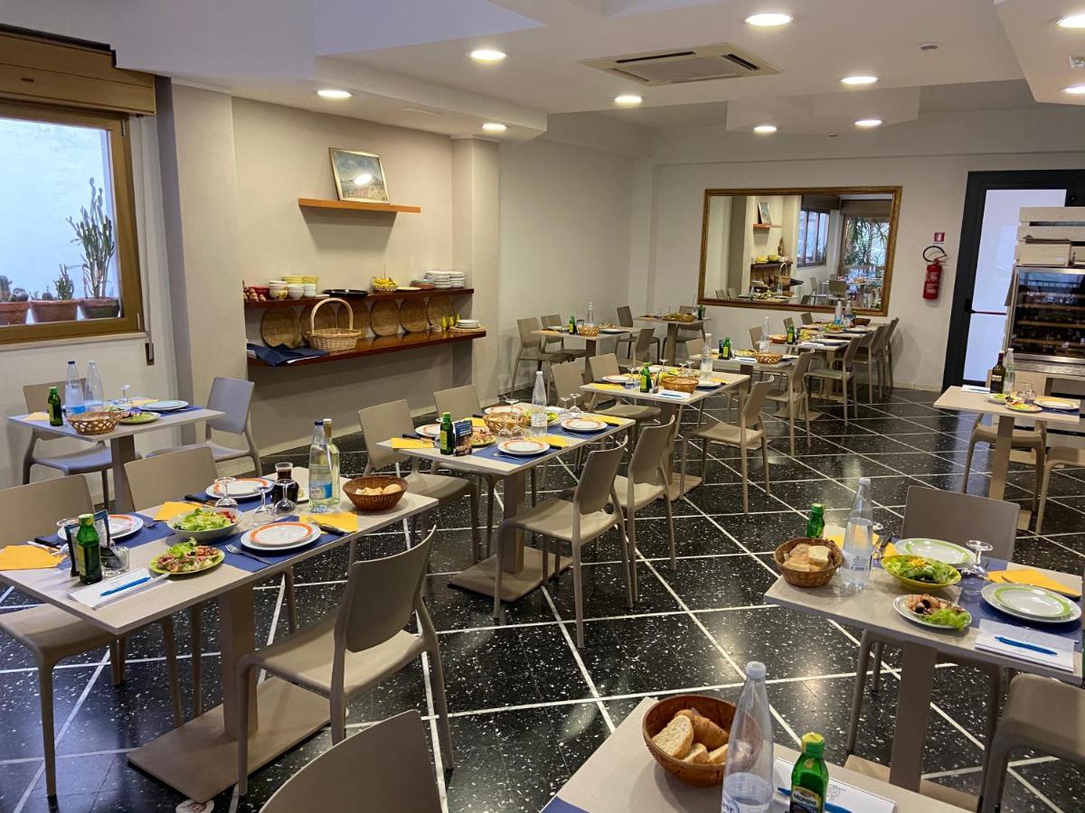 קאטוליקה Hotel Domus Mea מראה חיצוני תמונה