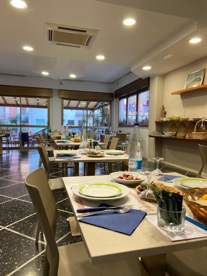 קאטוליקה Hotel Domus Mea מראה חיצוני תמונה