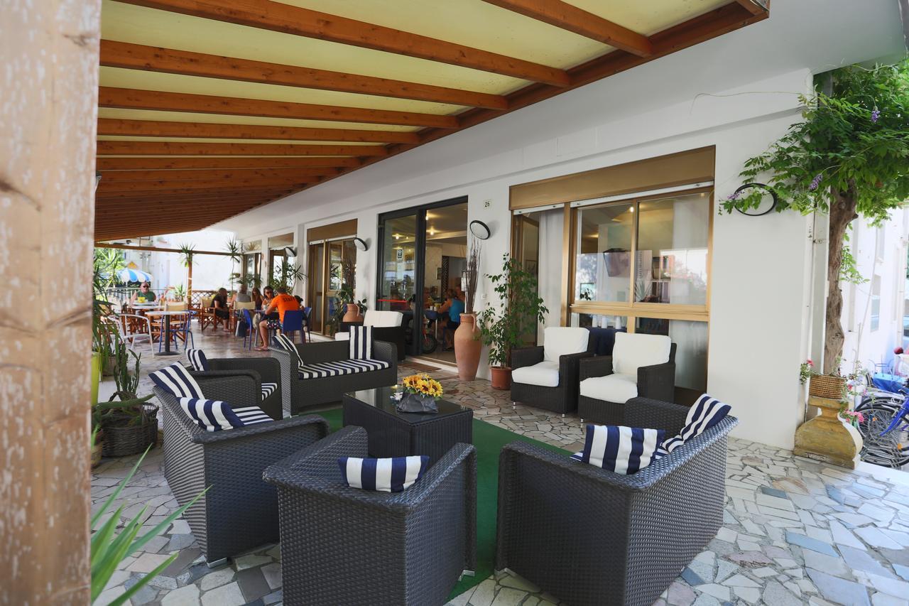 קאטוליקה Hotel Domus Mea מראה חיצוני תמונה