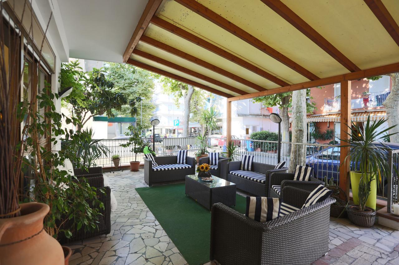 קאטוליקה Hotel Domus Mea מראה חיצוני תמונה