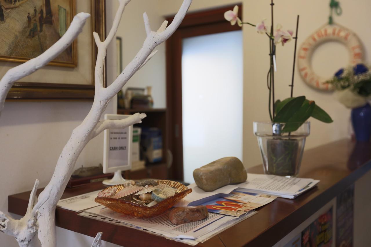 קאטוליקה Hotel Domus Mea מראה חיצוני תמונה