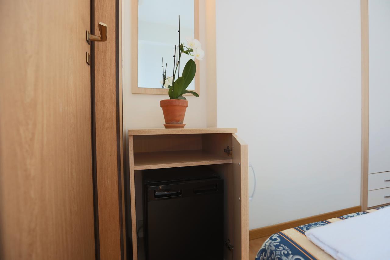 קאטוליקה Hotel Domus Mea מראה חיצוני תמונה
